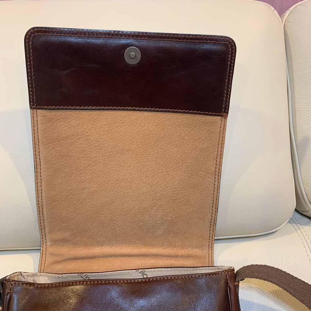 Leather unisex crossbody bag - Picture 6 of 9